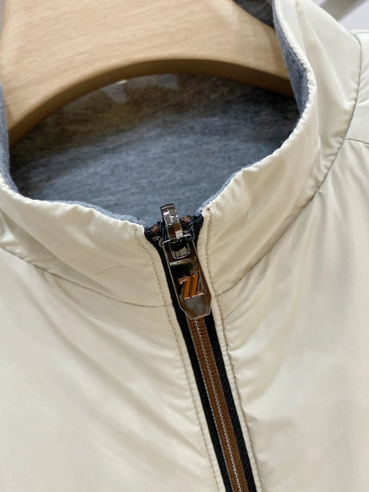 Zegna ：Classic ， ， H ， ， 。 ， ， 。 ： ， ， ， ； ， ， 。 ： ， ， ； ， 。 ， ， Premium ， 。 ： /Black/ /Cream White ， ， ， 。 Sizes：M-4XL